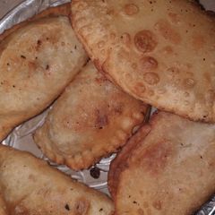 A picture of Aloo ke samosa roll.
