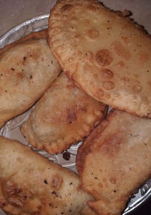 A picture of Aloo ke samosa roll.