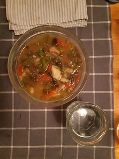Una foto de Caldo de bacalao con algas wakame