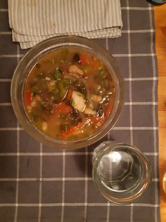 Una foto de Caldo de bacalao con algas wakame