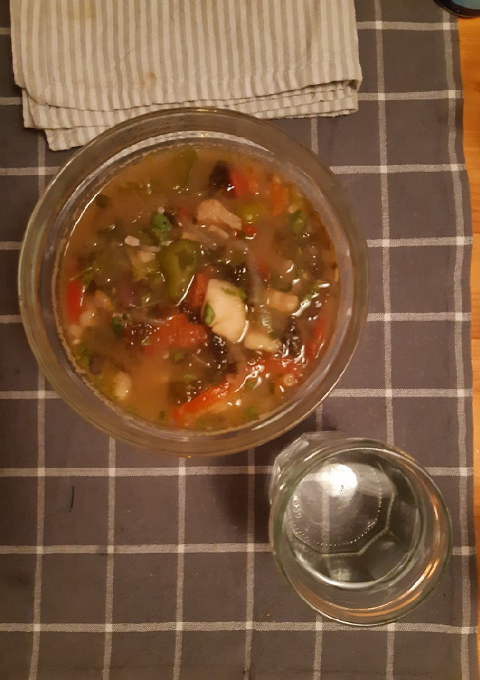 Una foto de Caldo de bacalao con algas wakame