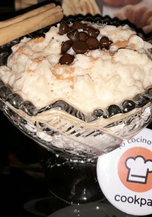 Una foto de Arroz con leche cremosito 😋