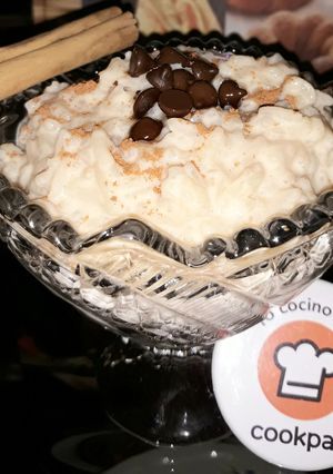 Una foto de Arroz con leche cremosito 😋