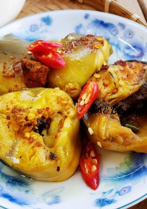 Hình của món Cá trê kho nghệ.