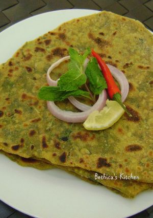 A picture of Mint Paratha.