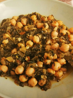 Una foto de Garbanzos con espinacas