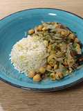 Salteado de garbanzos y pasas con arroz, receta de Karlos Arguiñano