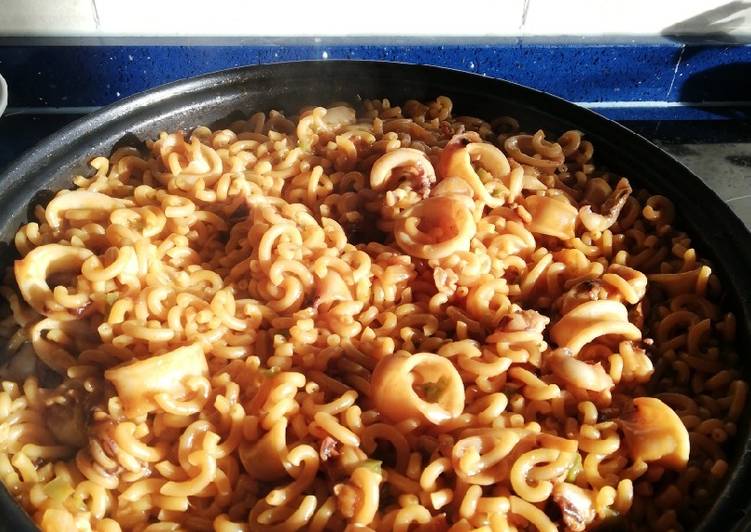 Fideuá fácil con calamares