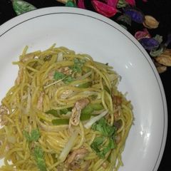 A picture of Chicken Chowmein.