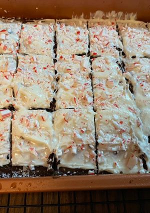 A picture of White chocolate peppermint brownies:.