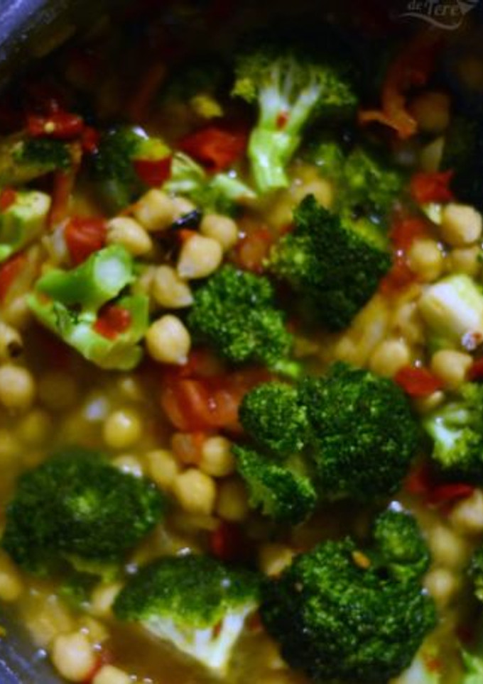 Una foto de Garbanzos con brócoli, receta vegetariana y casera