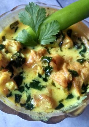 A picture of Kadhi pakoda.