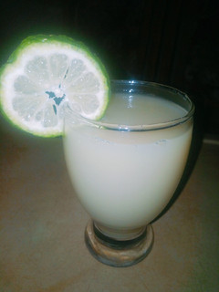 A picture of Fresh cashew and dabino juice.