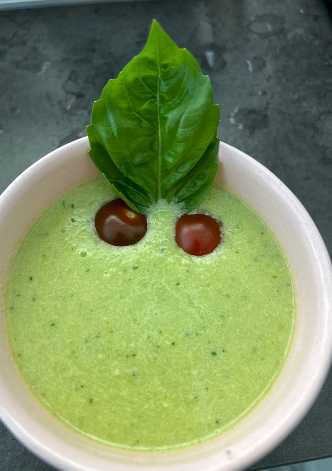 Una foto de Gazpacho de aguacate
