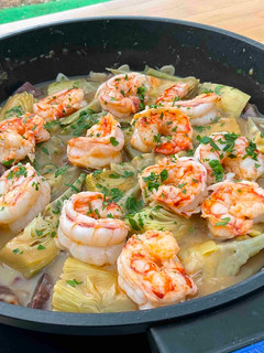 Una foto de Alcachofas con gambas 🦐 siempre en Temporada 👍🏻