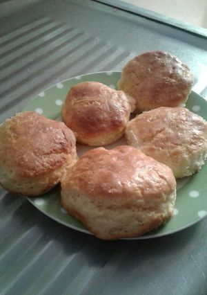 A picture of Delicious scones.