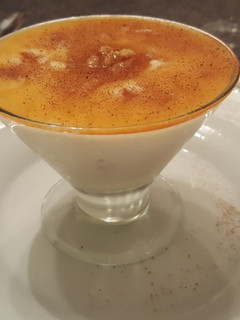 Una foto de Yogur con nueces y miel