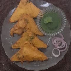 A picture of Bread pakoda.