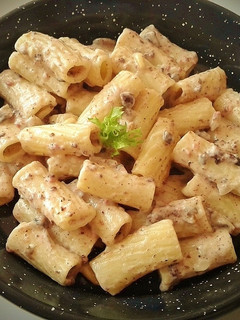 Una foto de Rigatoni con crema de morcilla, foie y champiñones