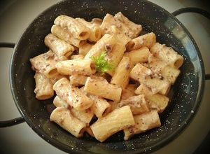 Foto principal de Rigatoni con crema de morcilla, foie y champiñones