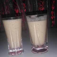 A picture of Banana and date smoothy.