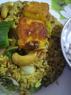 பனீர் கேப்ஸிகம் புலாவ் (Paneer capsicum pulao recipe in tamil) செய்முறை முக்கிய புகைப்படம்