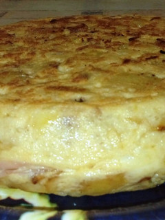 Una foto de Tortilla de patata rellena