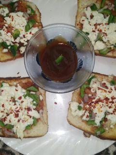 ब्रेड पिज़्ज़ा (Bread pizza recipe in hindi) रेसिपी मुख्य फोटो
