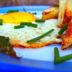A picture of Garlic croutons in Wine toasted egg.