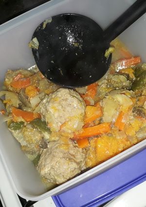 Una foto de Albóndigas con verduras