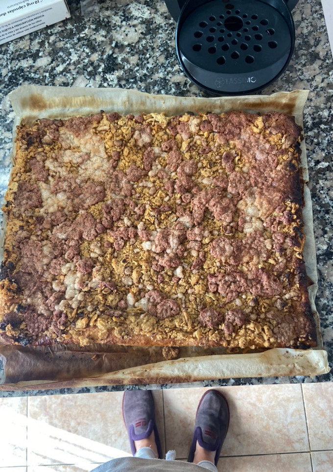 Una foto de Coca de chicharrones con canela