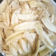 A picture of Banana fresh homemade chips.