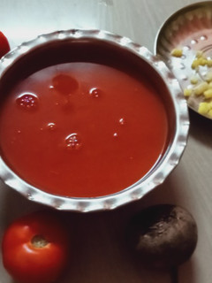 ટામેટા અને બીટ રૂટ નો સૂપ (Tomato Beetroot Soup Recipe In Gujarati) રેસીપી મુખ્ય ફોટો