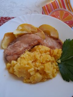Sült csirke vajas burgonyával, sült almával recept fotója