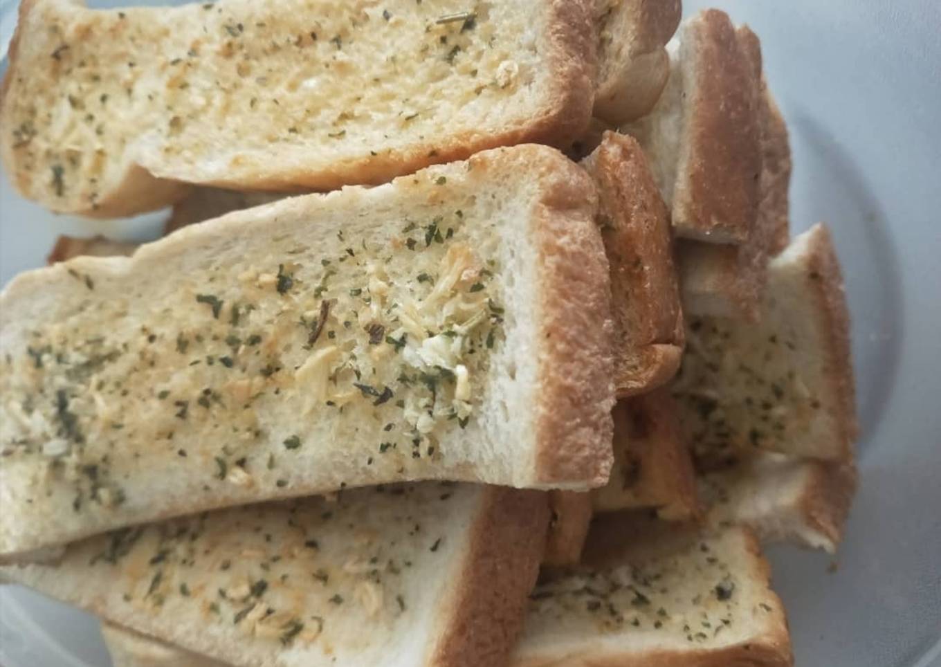 Crispy garlic bread