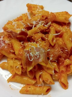 Una foto de Macarrones con bacon