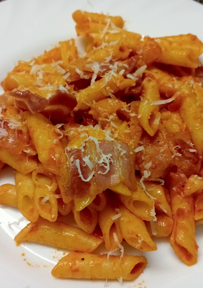 Una foto de Macarrones con bacon