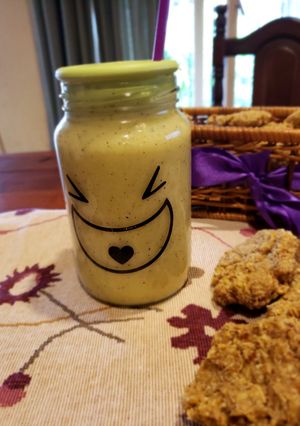 Una foto de Smoothie de kiwi🥝pelón🍑y banana🍌