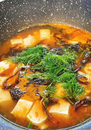 Hình của món Canh rong biển cà chua đậu non.