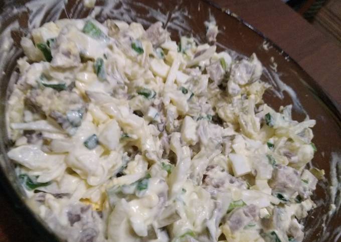 Слоеный салат с сыром, маринованным огурцом и свиным языком – пошаговый рецепт приготовления с фото