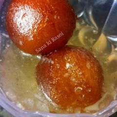 A picture of Gulab Jamun.