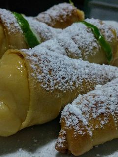 Una foto de Crema pastelera al limón 💕