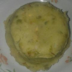 A picture of Marshed potatoes with peas.