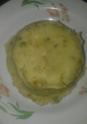 A picture of Marshed potatoes with peas.