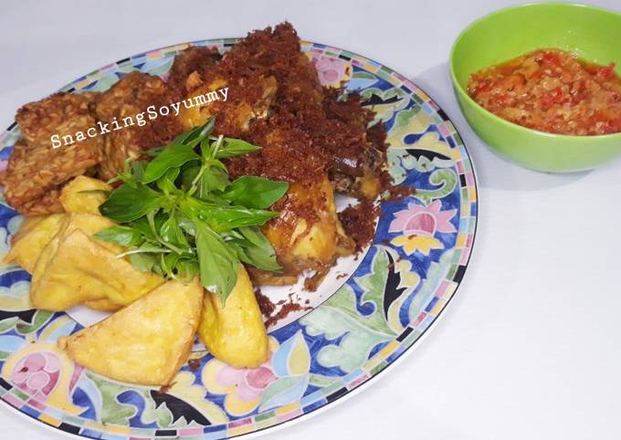 Ayam goreng serundeng