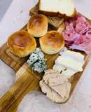 Đĩa phô mai thịt nguội ăn chơi