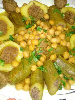 صورة لوصفة محشي الكوسة والبطاطا باللحم المفروم بالطبع وشان