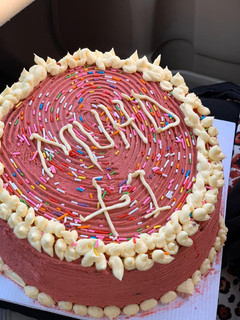 A picture of Red velvet cake and vanilla cake with butter cream.
