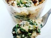 Una foto de yogurt de avellanas
