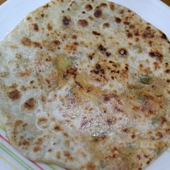A picture of Garam garam crispy aloo ke parathay.
